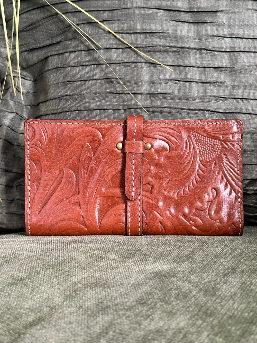 Vintage NWOT Patricia Nash Tooled Leather Wallet - Red Brown Floral Design - Picture 1 of 7